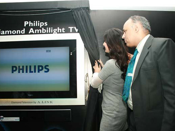 katrina kaif launches philips diamond ambilight tv 2