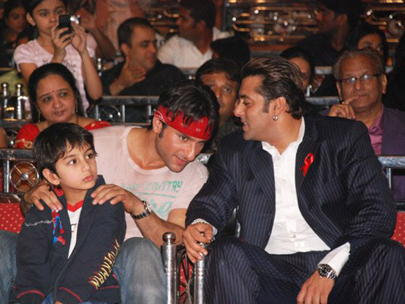 bollywood stars perform at a concert for mukti foundation on world aids day 10