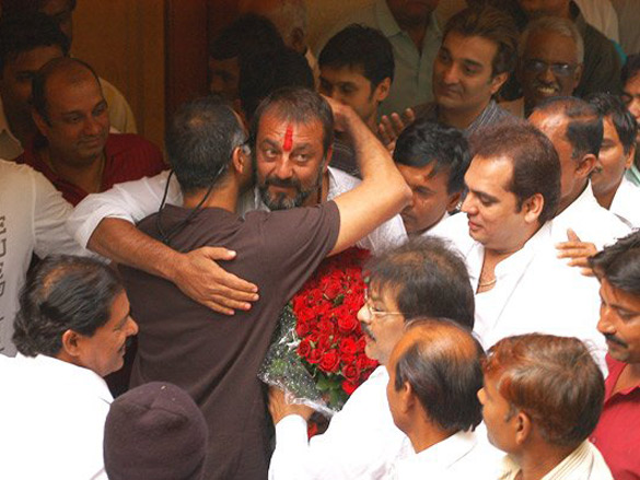 sanjay dutt returns home 5