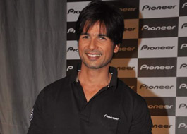 Team Ra.One opts out of Dubai concert; Shahid Kapoor jumps in to rescue