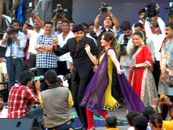 ajay soha and neil at sachin ahirs dahi handi celebration 7