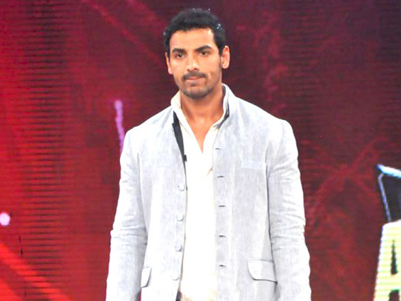 john and genelia promote force on indias got talent 8