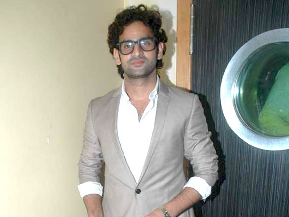 on the sets of love kiya aur lag gayi 11