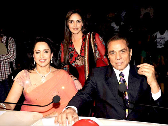 esha dharmendra and hema on the sets of indias got talent 7