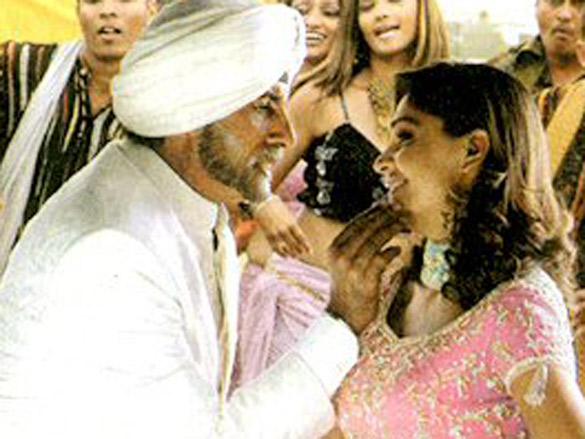 ab tumhare hawale watan saathiyo movie still 13