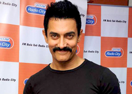 Aamir Khan fined Rs. 100 for driving in no-entry lane Aamir Khan fined Rs. 100 for driving in no-entry lane