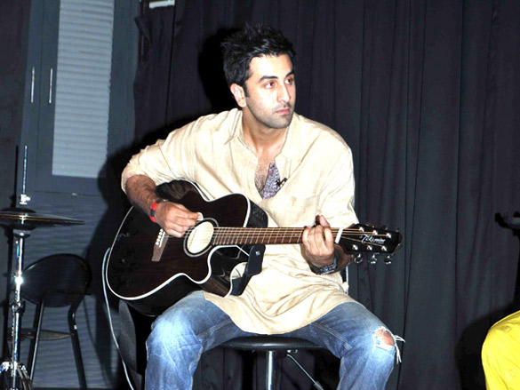 ranbir kapoor promotes rockstar at nmims 4