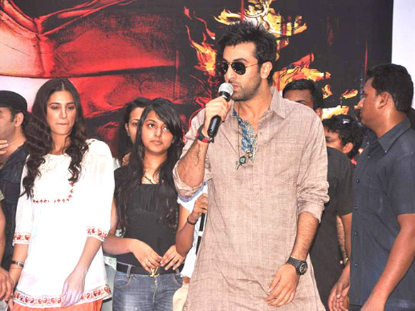 ranbir kapoor and nargis fakhri promote rockstar at mmk college 7