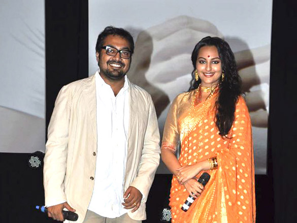 ranveer and sonakshi at the launch of movie lootera 7