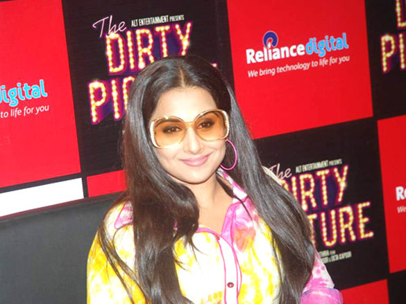 vidya promotes the dirty picture at reliance digital 4