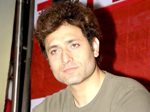 shiney ahuja promotes ghost on 92 7 big fm 6