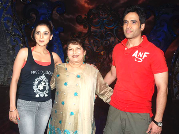 tusshar and kulraj on the sets of saroj khans dance show 4