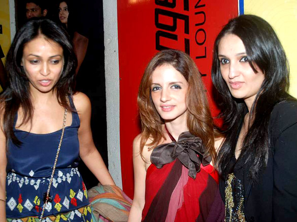 special screening of don 2 a t pvr hosted by priyanka 28