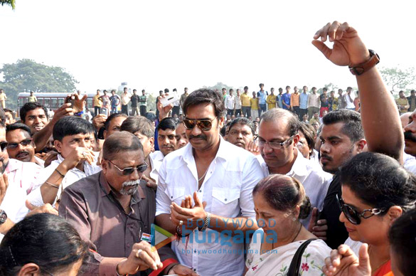 ajay devgn priya dutt at republic day celebration 4