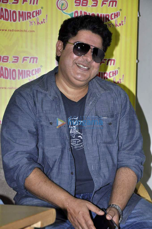 ajay devgn promotes himmatwala at radio mirchi 98 3 fm studio 5