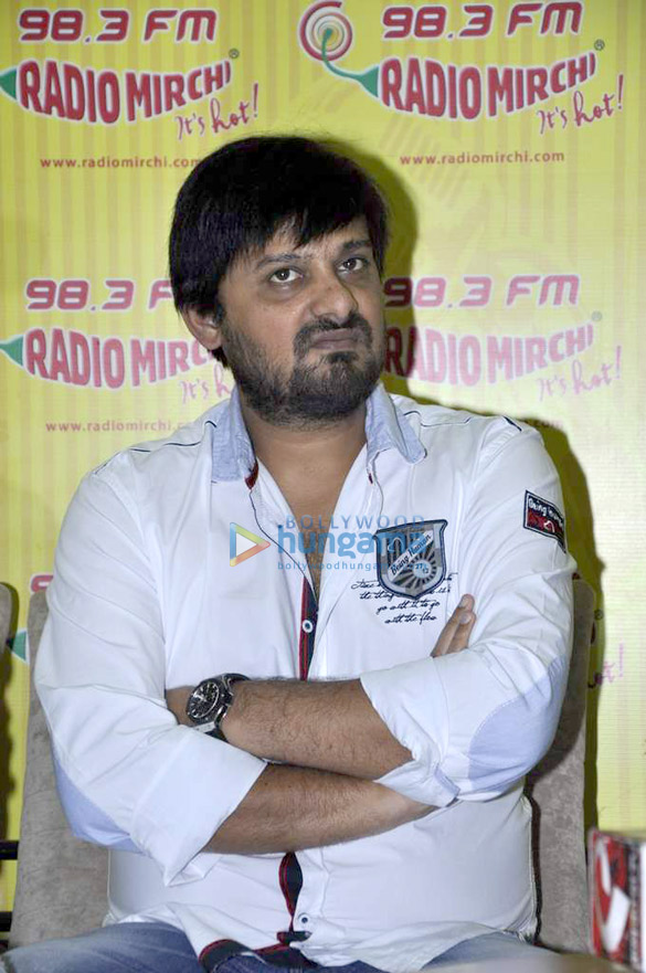 ajay devgn promotes himmatwala at radio mirchi 98 3 fm studio 6