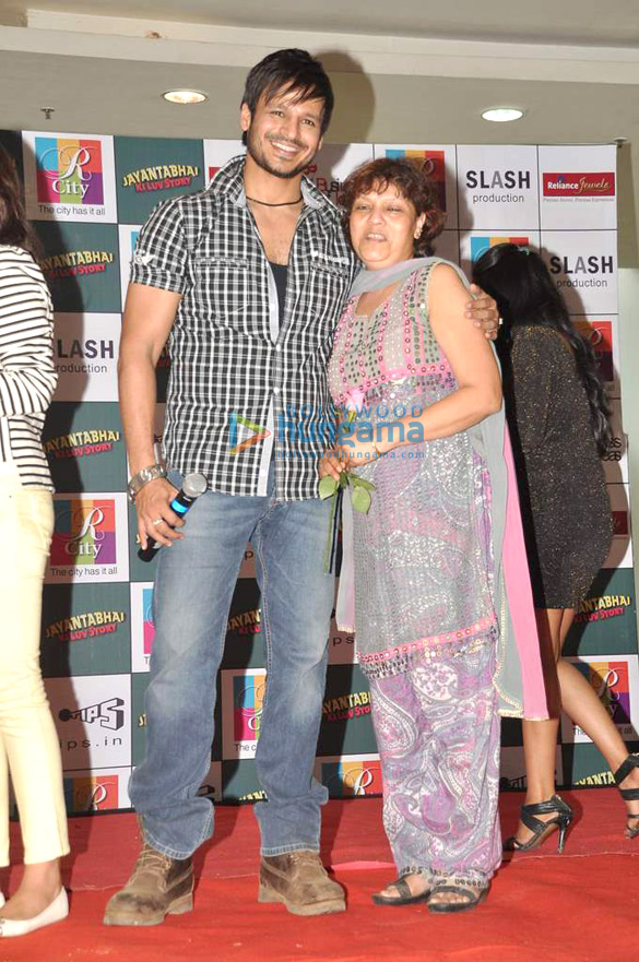 promotions of jayanta bhai ki luv story at r city 8
