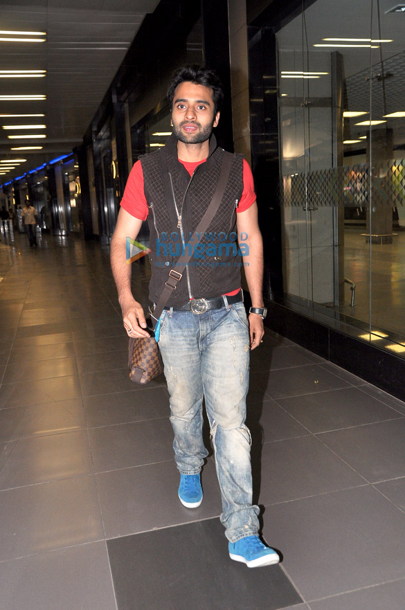 jackky bhagnani returns from rangrezzs promotions in dubai 2