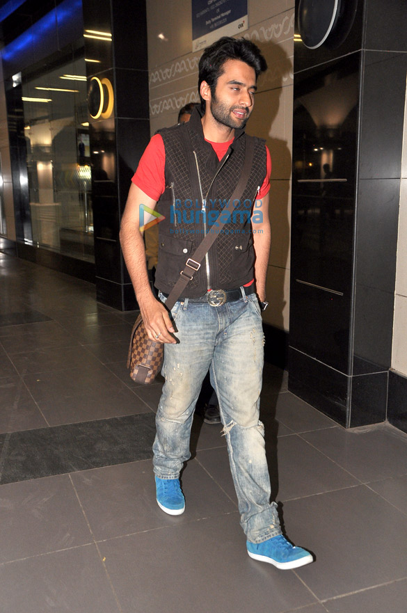 jackky bhagnani returns from rangrezzs promotions in dubai 3