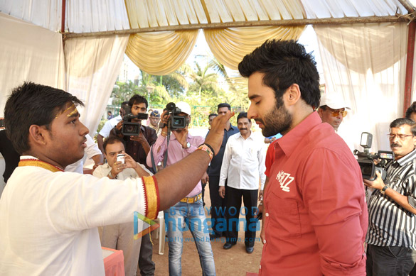 jackky bhagnani promotes rangrezz at friendly cricket tournament 9