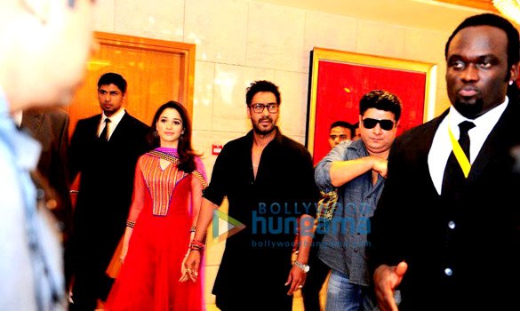 sajid ajay tamannaah at press conference of himmatwala in dubai 10