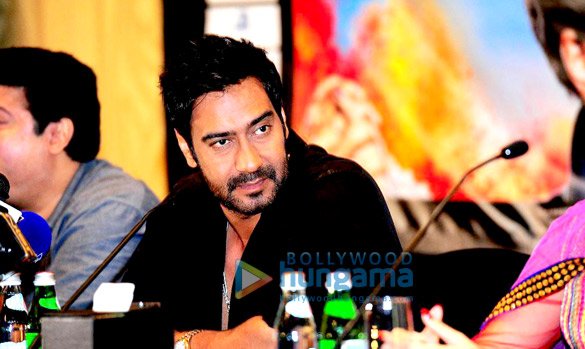 sajid ajay tamannaah at press conference of himmatwala in dubai 7