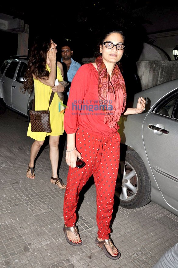 salman khans family watches himmatwala 8