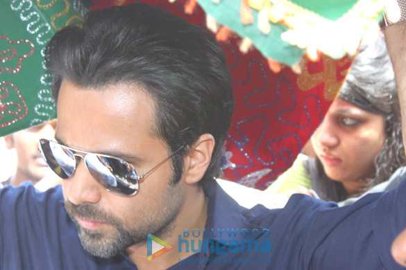 emraan hashmi visits haji ali dargah for ek thi daayan 6