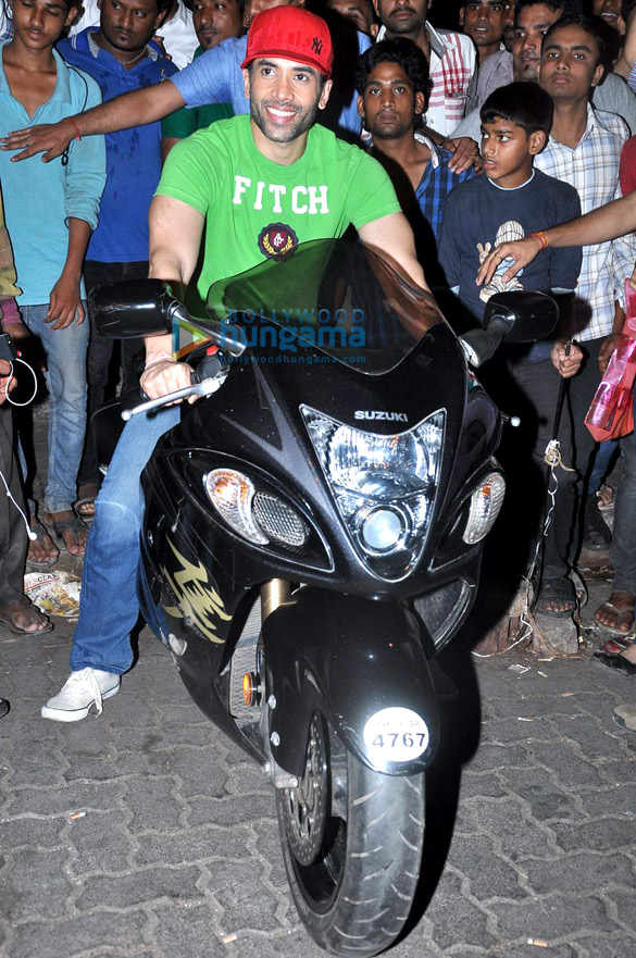 tusshar visits gaiety galaxy to promote shootout at wadala 7