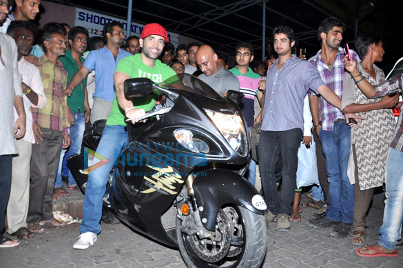 tusshar visits gaiety galaxy to promote shootout at wadala 8