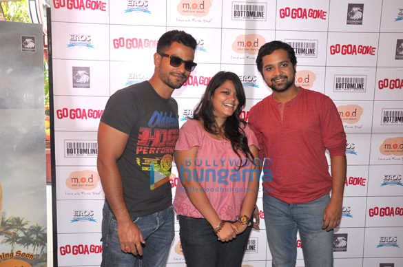cast of go goa gone snapped visiting the mad over donuts store in bandra 3