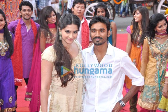 sonam dhanush at the launch of raanjhanaa 5