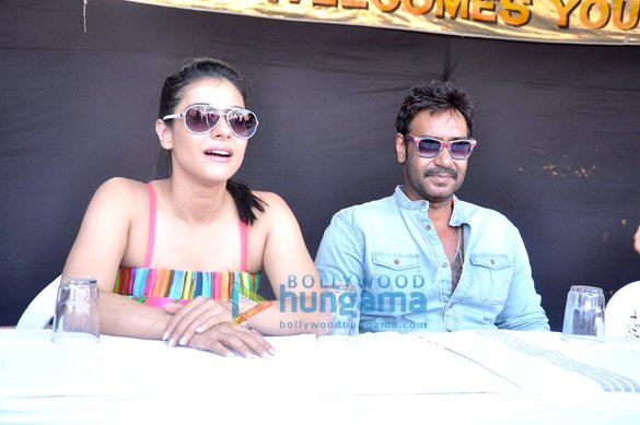 ajay devgn kajol support tanujas social initiative 8