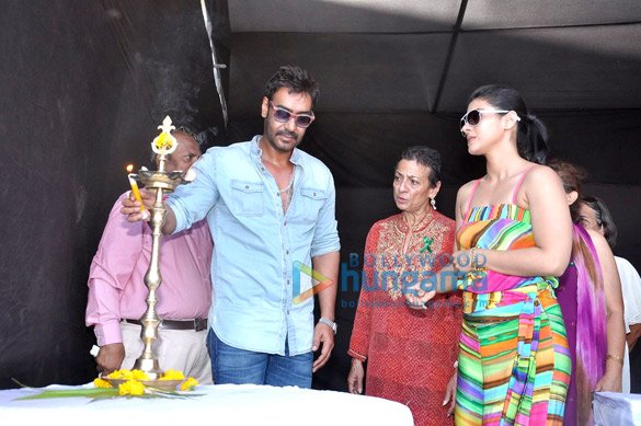 ajay devgn kajol support tanujas social initiative 3