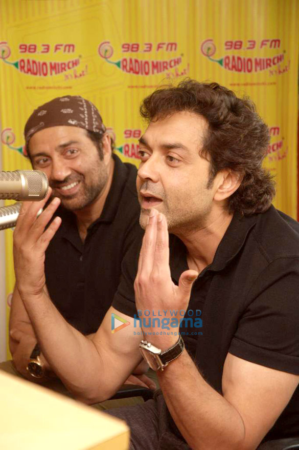 starcast of yamla pagla deewana 2 at 98 3 fm radio mirchi 5