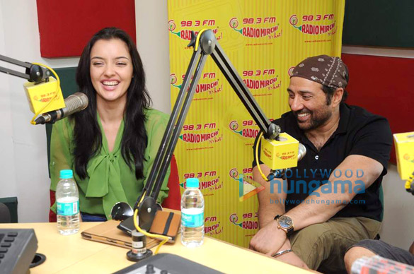 starcast of yamla pagla deewana 2 at 98 3 fm radio mirchi 6