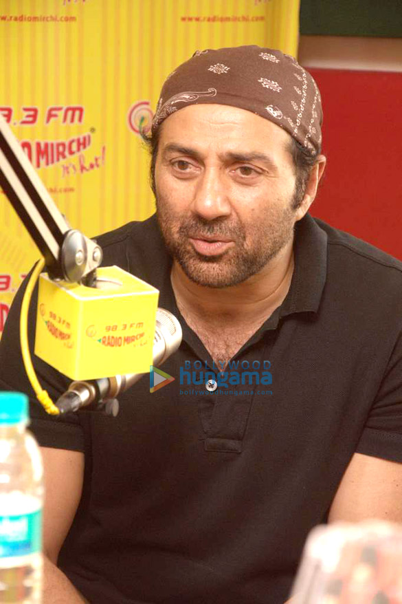 starcast of yamla pagla deewana 2 at 98 3 fm radio mirchi 8