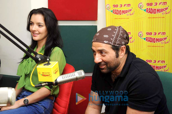 starcast of yamla pagla deewana 2 at 98 3 fm radio mirchi 11