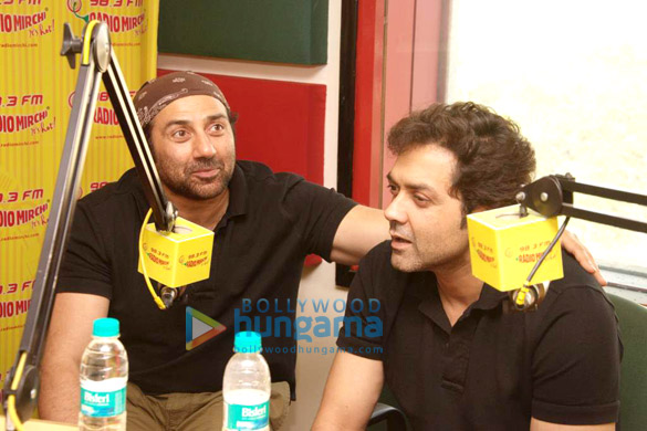 starcast of yamla pagla deewana 2 at 98 3 fm radio mirchi 10