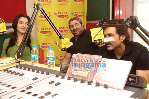 starcast of yamla pagla deewana 2 at 98 3 fm radio mirchi 9