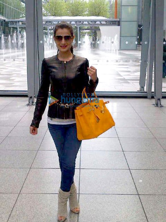 ameesha patel puja gupta promote shortcut romeo in london 13