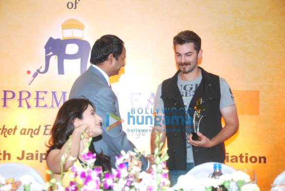 neil ameesha at the launch of jaipur premier league 2 7