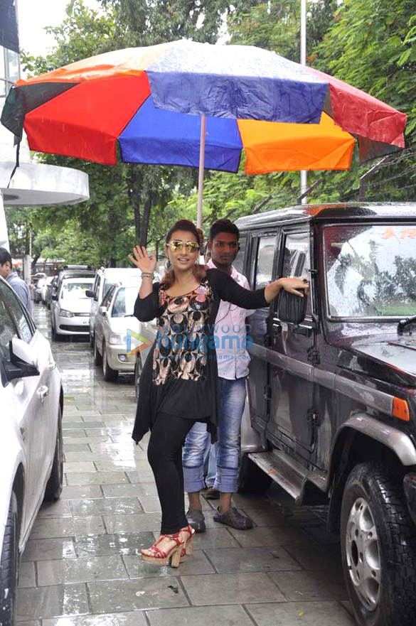 vidya balan promotes ghanchakkar on the sets of did super moms 12