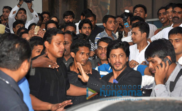 shahrukh deepika at the trailer launch of chennai express 22