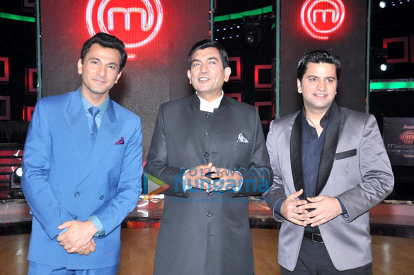 ranveer singh sonakshi at the grand finale of masterchef india 3 7