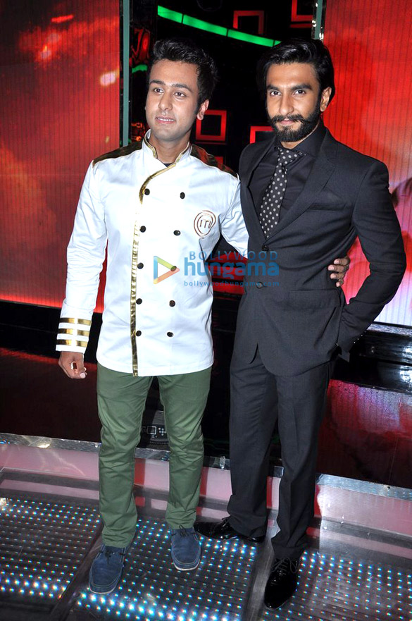 ranveer singh sonakshi at the grand finale of masterchef india 3 16