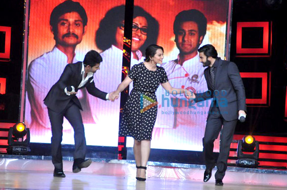 ranveer singh sonakshi at the grand finale of masterchef india 3 9
