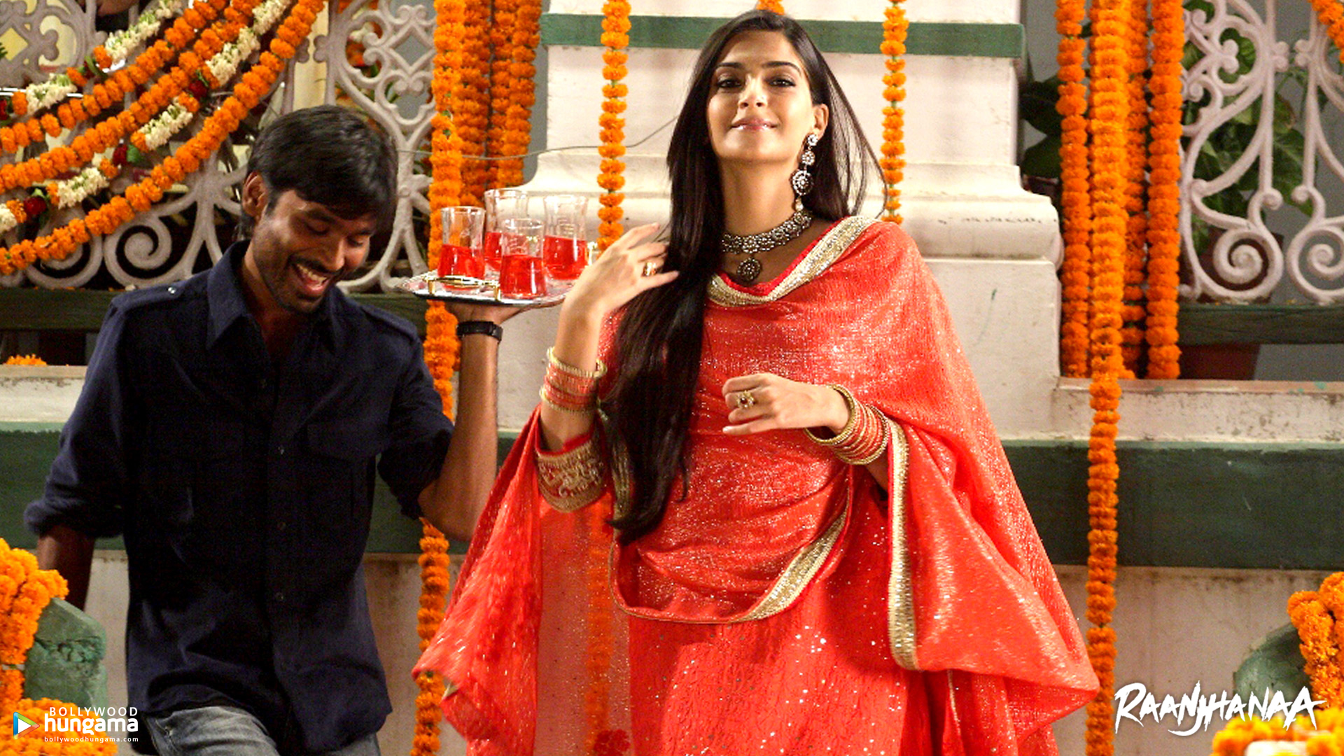 Critics review Raanjhanaa: watch it for performances, first half |  Bollywood - Hindustan Times