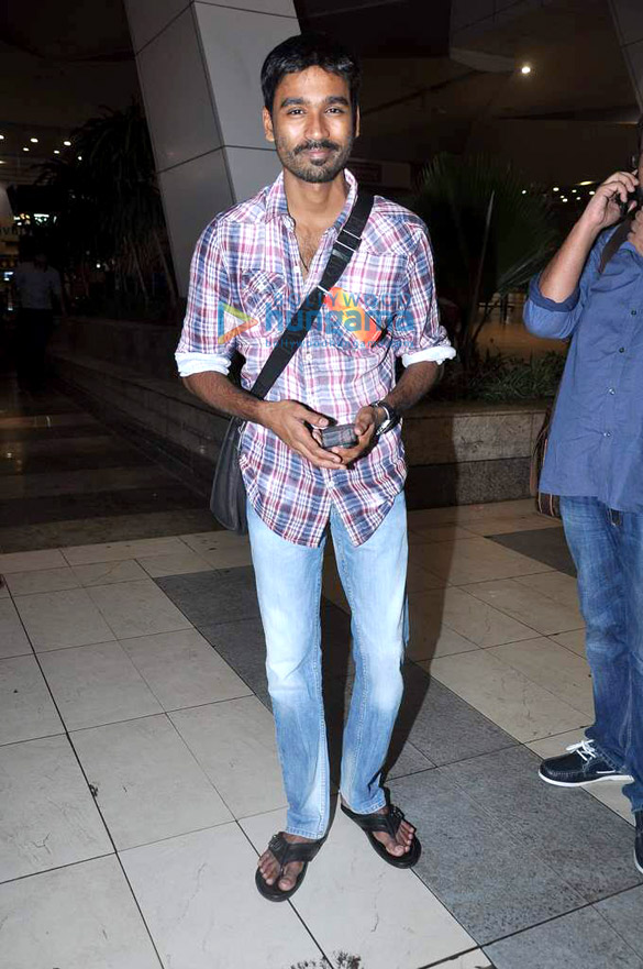 dhanush sonam snapped returning from chennai 8