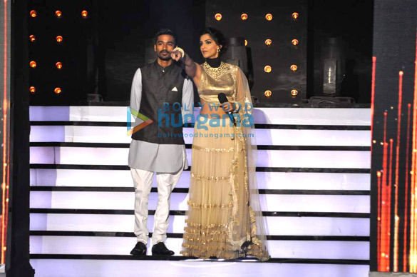 sonam dhanush promote raanjhanaa on the sets of jhalak dikhla jaa season 6 12